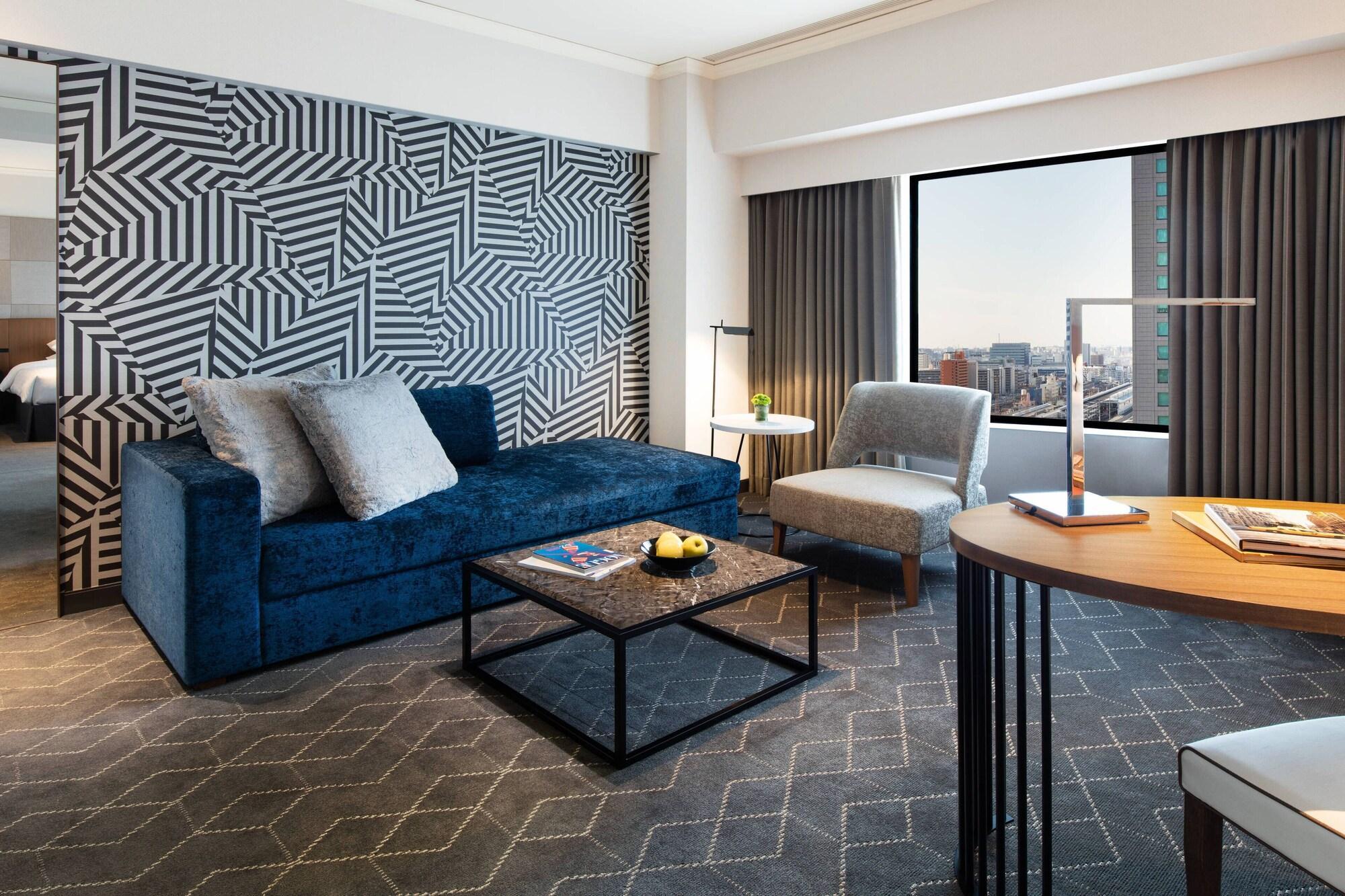 Courtyard By Marriott Shin-Osaka Station Hotel Buitenkant foto A suite at the hotel