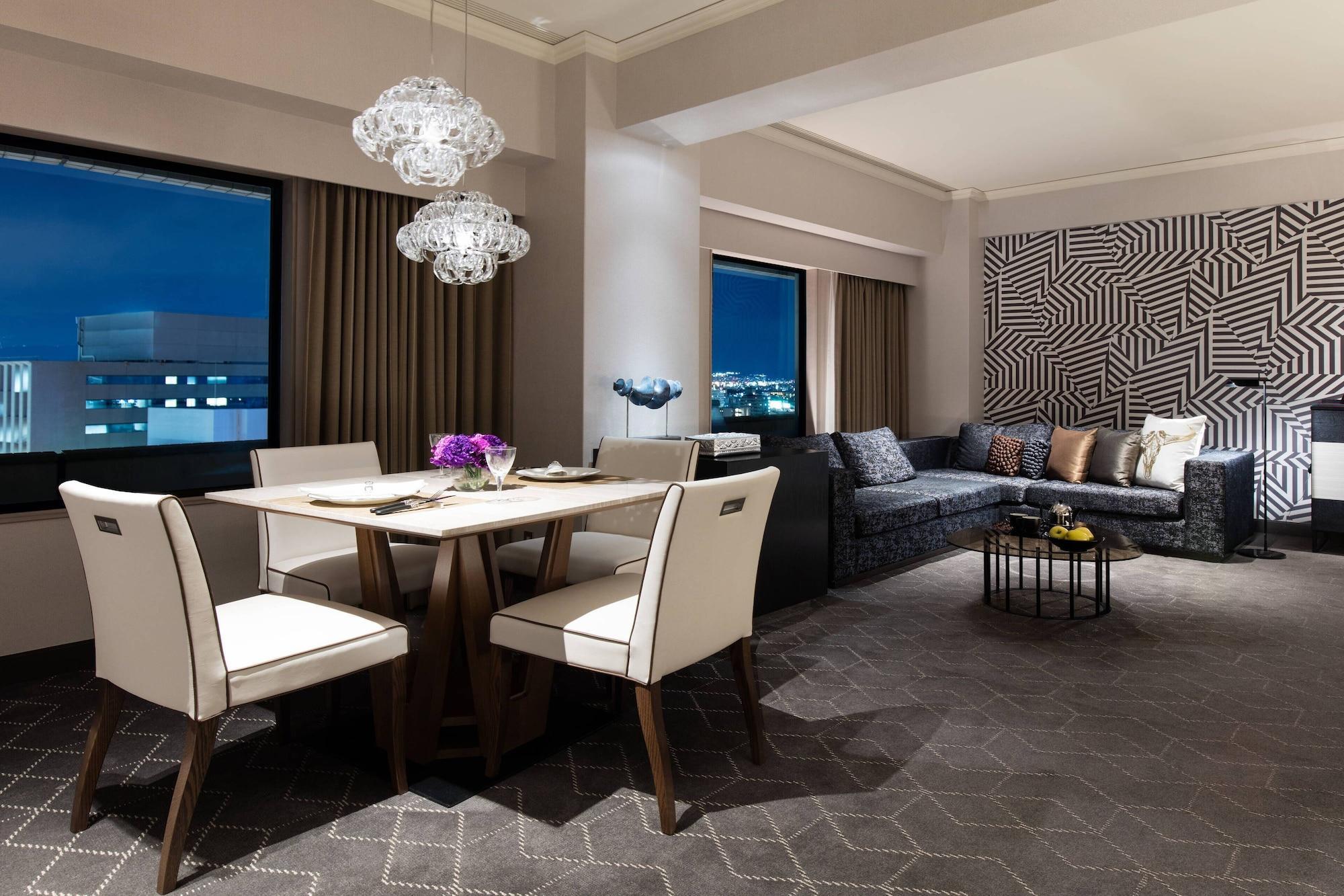 Courtyard By Marriott Shin-Osaka Station Hotel Buitenkant foto A suite at the hotel
