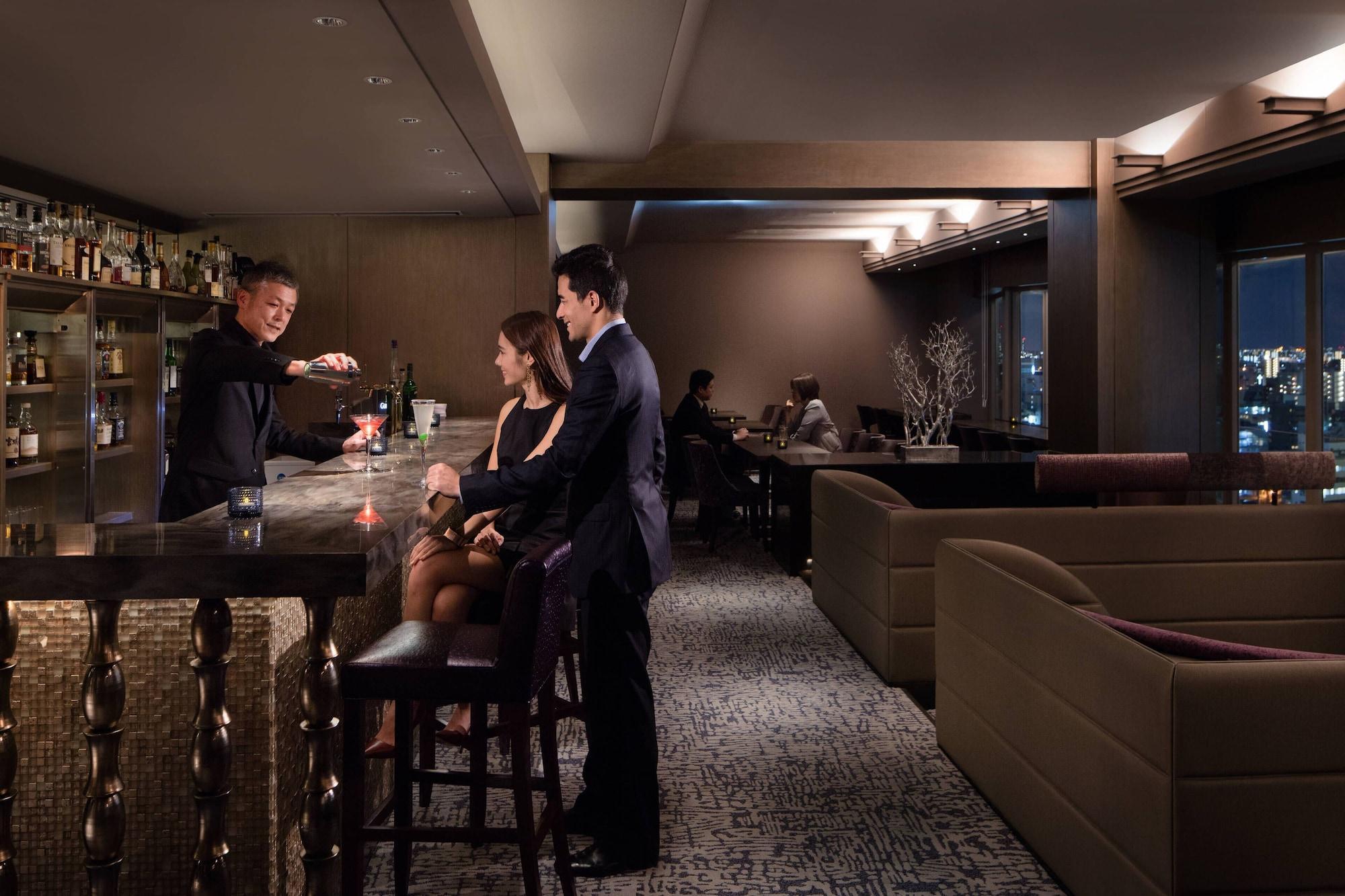 Courtyard By Marriott Shin-Osaka Station Hotel Buitenkant foto The bar at the club