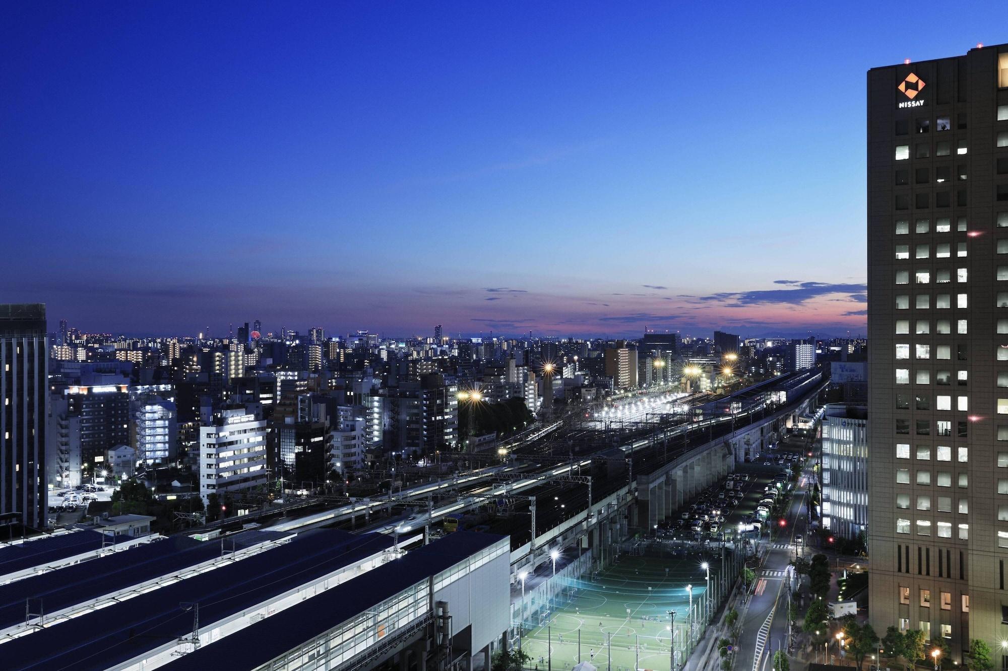Courtyard By Marriott Shin-Osaka Station Hotel Buitenkant foto View of the city from the Shinkansen