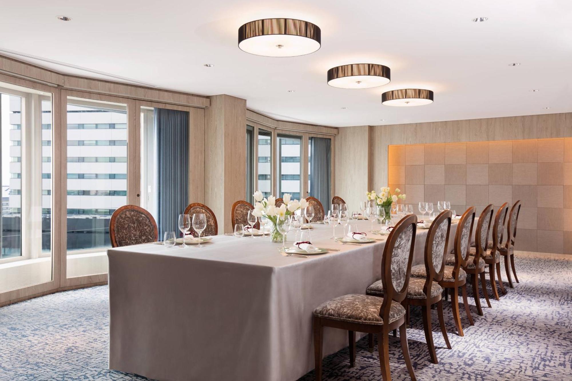 Courtyard By Marriott Shin-Osaka Station Hotel Buitenkant foto The Private Suite