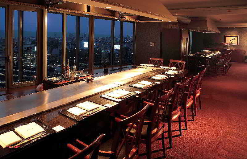 Courtyard By Marriott Shin-Osaka Station Hotel Restaurant foto The bar at the 49th floor